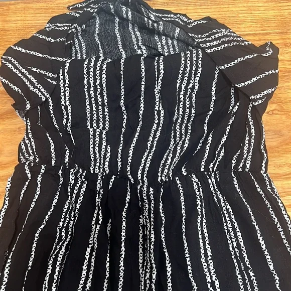 NWOT black and white striped jumpsuit size M - Picture 6 of 7